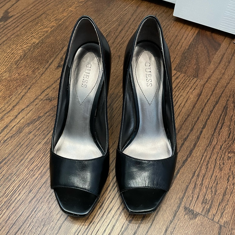 Guess, black heels. 7.5M